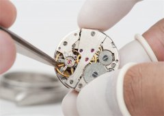 欧米茄手表表蒙有划痕如何处理